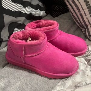 UGG - Ultra Mini Ankle Booties in Fuscia